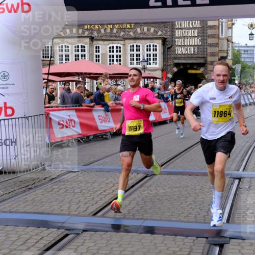13.09.2026 - 21. swb-Marathon Bremen Tim E. http://msf.ph/oto/10298362 13.09.2026 10:35:09 Ziel 11197, 11964, 12358, 12413, 12540, 13588, 13601, 13625 meine-sportfotos.de