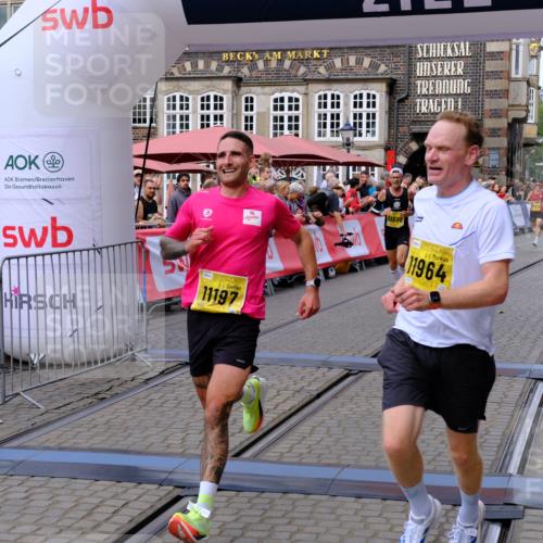 13.09.2026 - 21. swb-Marathon Bremen Tim E. http://msf.ph/oto/10298366 13.09.2026 10:35:09 Ziel 11197, 11964, 12358, 12413, 12540, 13588, 13601, 13625 meine-sportfotos.de
