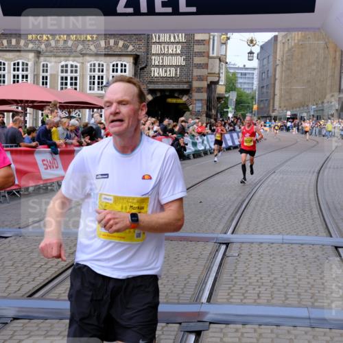 13.09.2026 - 21. swb-Marathon Bremen Tim E. http://msf.ph/oto/10298368 13.09.2026 10:35:10 Ziel 11197, 11964, 12358, 12413, 12540, 13588, 13601, 13625 meine-sportfotos.de