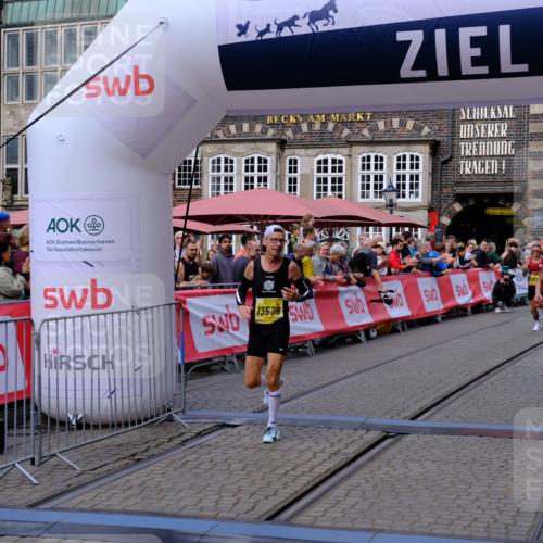 13.09.2026 - 21. swb-Marathon Bremen Tim E. http://msf.ph/oto/10298377 13.09.2026 10:35:11 Ziel 11197, 11964, 12358, 12413, 12540, 13588, 13601, 13625 meine-sportfotos.de