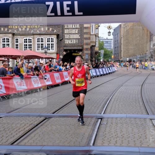 13.09.2026 - 21. swb-Marathon Bremen Tim E. http://msf.ph/oto/10298382 13.09.2026 10:35:12 Ziel 11197, 11964, 12358, 12413, 12540, 13588, 13601, 13625 meine-sportfotos.de