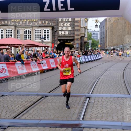 13.09.2026 - 21. swb-Marathon Bremen Tim E. http://msf.ph/oto/10298383 13.09.2026 10:35:12 Ziel 11197, 11964, 12358, 12413, 12540, 13588, 13601, 13625 meine-sportfotos.de