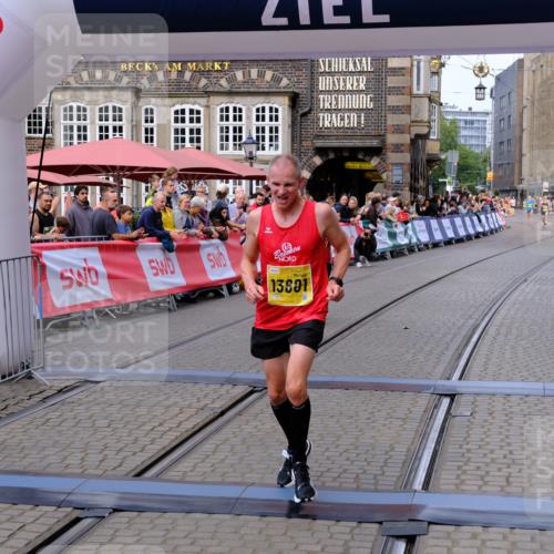 13.09.2026 - 21. swb-Marathon Bremen Tim E. http://msf.ph/oto/10298388 13.09.2026 10:35:12 Ziel 11197, 11964, 12358, 12413, 12540, 13588, 13601, 13625 meine-sportfotos.de