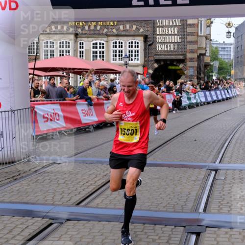 13.09.2026 - 21. swb-Marathon Bremen Tim E. http://msf.ph/oto/10298390 13.09.2026 10:35:13 Ziel 11197, 11964, 12358, 12413, 12540, 13588, 13601, 13625 meine-sportfotos.de