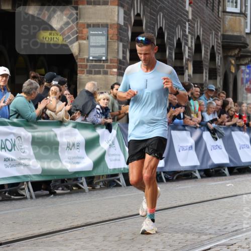 13.09.2026 - 21. swb-Marathon Bremen Strokosch-Dieckow http://msf.ph/oto/10298391 13.09.2026 12:41:35 Ziel 634, 129 meine-sportfotos.de