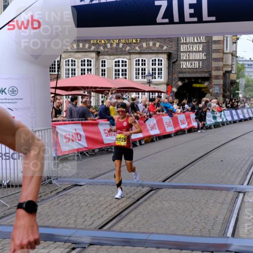 13.09.2026 - 21. swb-Marathon Bremen Tim E. http://msf.ph/oto/10298397 13.09.2026 10:35:14 Ziel 11197, 11964, 12358, 12413, 13588, 13601, 13625 meine-sportfotos.de