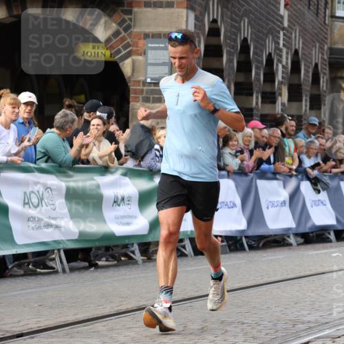 13.09.2026 - 21. swb-Marathon Bremen Strokosch-Dieckow http://msf.ph/oto/10298398 13.09.2026 12:41:35 Ziel 634, 129 meine-sportfotos.de