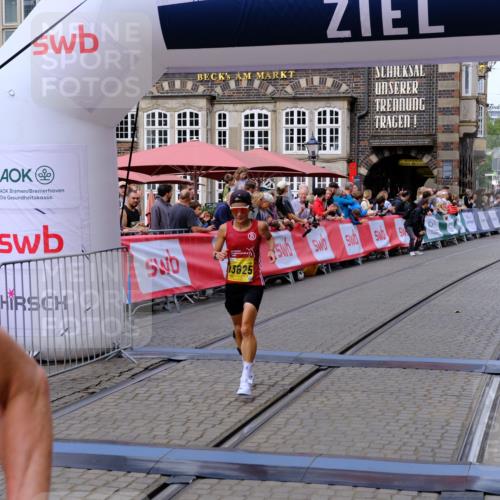 13.09.2026 - 21. swb-Marathon Bremen Tim E. http://msf.ph/oto/10298399 13.09.2026 10:35:14 Ziel 11197, 11964, 12358, 12413, 13588, 13601, 13625 meine-sportfotos.de