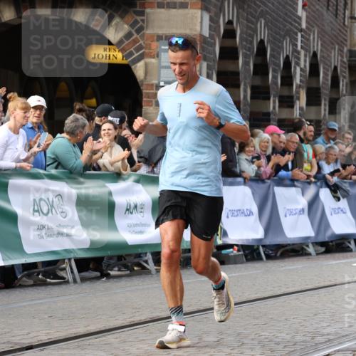 13.09.2026 - 21. swb-Marathon Bremen Strokosch-Dieckow http://msf.ph/oto/10298401 13.09.2026 12:41:35 Ziel 634, 129 meine-sportfotos.de