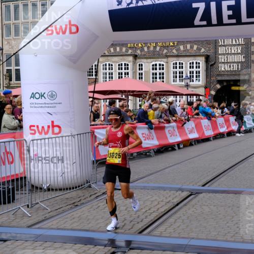 13.09.2026 - 21. swb-Marathon Bremen Tim E. http://msf.ph/oto/10298402 13.09.2026 10:35:15 Ziel 11197, 11964, 12358, 13560, 13588, 13601, 13625 meine-sportfotos.de