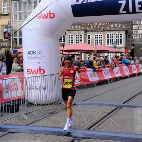 13.09.2026 - 21. swb-Marathon Bremen Tim E. http://msf.ph/oto/10298404 13.09.2026 10:35:15 Ziel 11197, 11964, 12358, 13560, 13588, 13601, 13625 meine-sportfotos.de