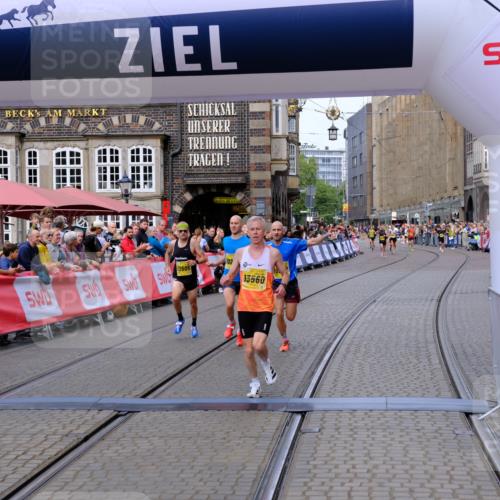 13.09.2026 - 21. swb-Marathon Bremen Tim E. http://msf.ph/oto/10298407 13.09.2026 10:35:23 Ziel 10261, 10262, 13505, 13560, 13588, 13601, 13625 meine-sportfotos.de