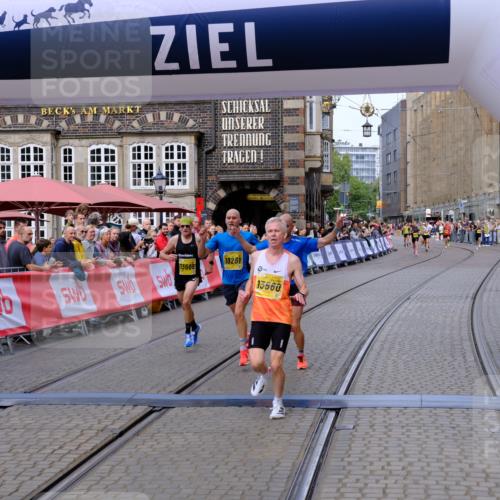 13.09.2026 - 21. swb-Marathon Bremen Tim E. http://msf.ph/oto/10298411 13.09.2026 10:35:23 Ziel 10261, 10262, 13505, 13560, 13588, 13601, 13625 meine-sportfotos.de
