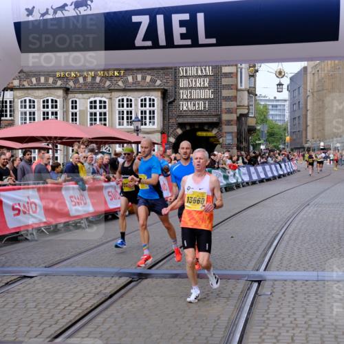 13.09.2026 - 21. swb-Marathon Bremen Tim E. http://msf.ph/oto/10298415 13.09.2026 10:35:23 Ziel 10261, 10262, 13505, 13560, 13588, 13601, 13625 meine-sportfotos.de