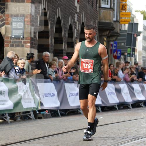 13.09.2026 - 21. swb-Marathon Bremen Strokosch-Dieckow http://msf.ph/oto/10298416 13.09.2026 12:41:54 Ziel 1139 meine-sportfotos.de