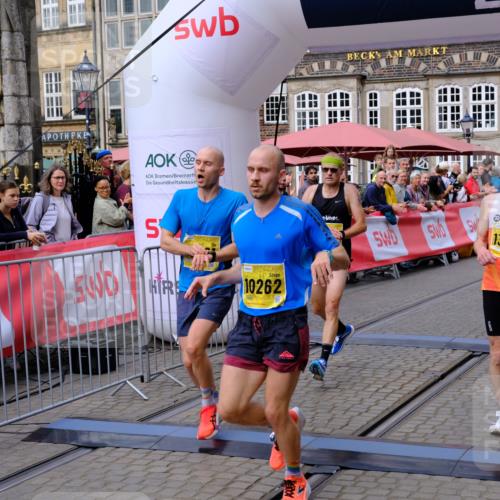13.09.2026 - 21. swb-Marathon Bremen Tim E. http://msf.ph/oto/10298424 13.09.2026 10:35:25 Ziel 10261, 10262, 13505, 13560, 13625 meine-sportfotos.de