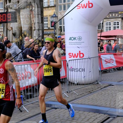 13.09.2026 - 21. swb-Marathon Bremen Tim E. http://msf.ph/oto/10298428 13.09.2026 10:35:26 Ziel 10261, 10262, 10994, 11512, 13505, 13560, 13625 meine-sportfotos.de