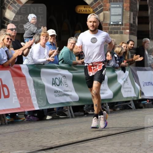 13.09.2026 - 21. swb-Marathon Bremen Strokosch-Dieckow http://msf.ph/oto/10298430 13.09.2026 12:42:11 Ziel 129 meine-sportfotos.de