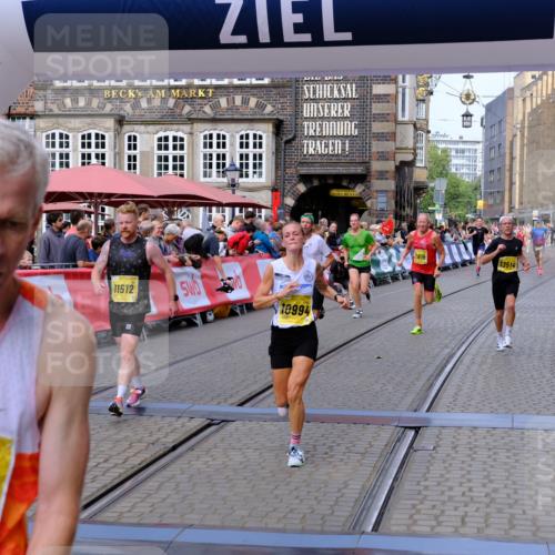13.09.2026 - 21. swb-Marathon Bremen Tim E. http://msf.ph/oto/10298438 13.09.2026 10:35:34 Ziel 10261, 10262, 10994, 11068, 11176, 11345, 11512, 13505, 13514, 13540, 13560, 13590, 13619 meine-sportfotos.de
