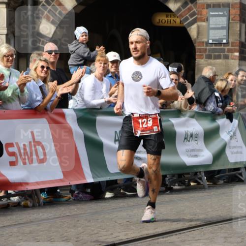 13.09.2026 - 21. swb-Marathon Bremen Strokosch-Dieckow http://msf.ph/oto/10298439 13.09.2026 12:42:11 Ziel 129 meine-sportfotos.de