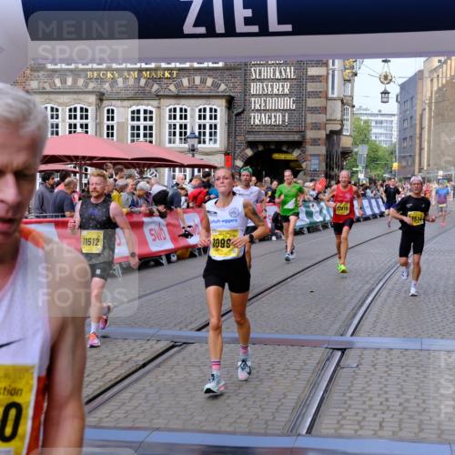 13.09.2026 - 21. swb-Marathon Bremen Tim E. http://msf.ph/oto/10298441 13.09.2026 10:35:35 Ziel 10261, 10262, 10994, 11068, 11176, 11345, 11512, 13505, 13514, 13540, 13560, 13590, 13619 meine-sportfotos.de