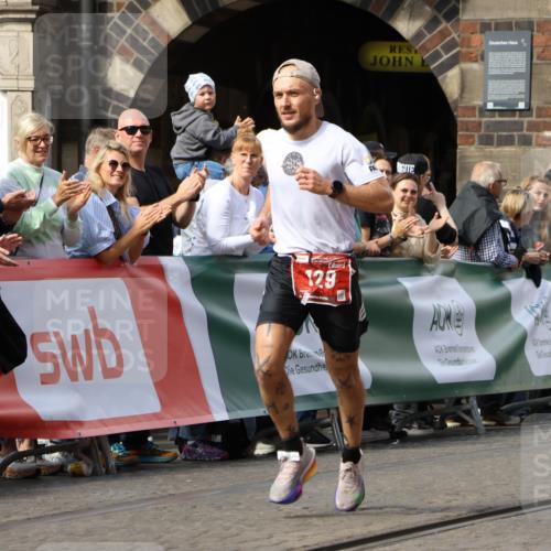 13.09.2026 - 21. swb-Marathon Bremen Strokosch-Dieckow http://msf.ph/oto/10298442 13.09.2026 12:42:11 Ziel 129 meine-sportfotos.de