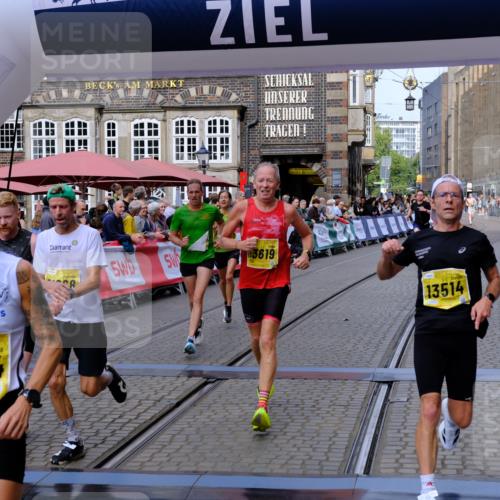 13.09.2026 - 21. swb-Marathon Bremen Tim E. http://msf.ph/oto/10298443 13.09.2026 10:35:37 Ziel 10994, 11068, 11176, 11345, 11512, 13514, 13540, 13583, 13590, 13619 meine-sportfotos.de