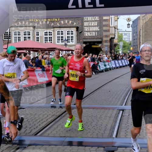 13.09.2026 - 21. swb-Marathon Bremen Tim E. http://msf.ph/oto/10298445 13.09.2026 10:35:37 Ziel 10994, 11068, 11176, 11345, 11512, 13514, 13540, 13583, 13590, 13619 meine-sportfotos.de