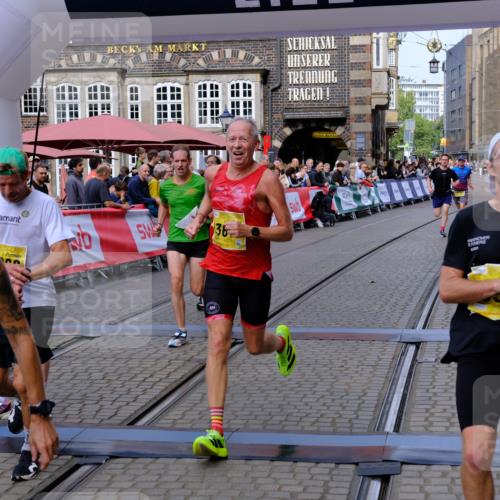 13.09.2026 - 21. swb-Marathon Bremen Tim E. http://msf.ph/oto/10298447 13.09.2026 10:35:37 Ziel 10994, 11068, 11176, 11345, 11512, 13514, 13540, 13583, 13590, 13619 meine-sportfotos.de