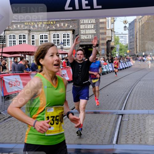 13.09.2026 - 21. swb-Marathon Bremen Tim E. http://msf.ph/oto/10298452 13.09.2026 10:35:40 Ziel 10994, 11068, 11176, 11345, 11512, 12289, 13514, 13540, 13583, 13590, 13619 meine-sportfotos.de