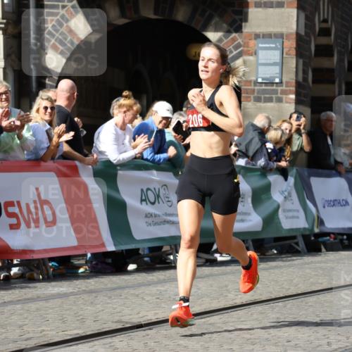 13.09.2026 - 21. swb-Marathon Bremen Strokosch-Dieckow http://msf.ph/oto/10298456 13.09.2026 12:43:04 Ziel 206, 236 meine-sportfotos.de