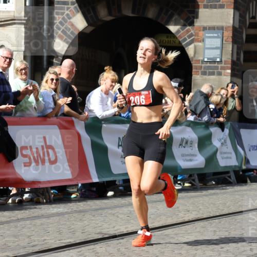 13.09.2026 - 21. swb-Marathon Bremen Strokosch-Dieckow http://msf.ph/oto/10298461 13.09.2026 12:43:04 Ziel 206, 236 meine-sportfotos.de
