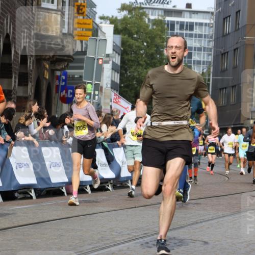 13.09.2026 - 21. swb-Marathon Bremen Strokosch-Dieckow http://msf.ph/oto/10298467 13.09.2026 10:50:01 Ziel 10709, 11007, 11092, 11183, 11717, 10876, 11111, 11128, 11178, 12240, 12269 meine-sportfotos.de