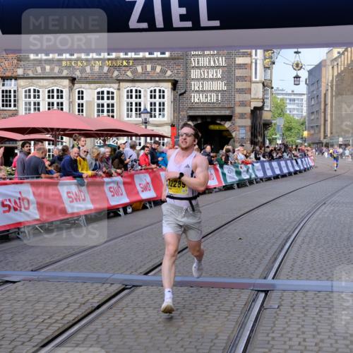 13.09.2026 - 21. swb-Marathon Bremen Tim E. http://msf.ph/oto/10298469 13.09.2026 10:35:47 Ziel 11068, 11176, 11345, 12289, 13514, 13540, 13583, 13590, 13619 meine-sportfotos.de
