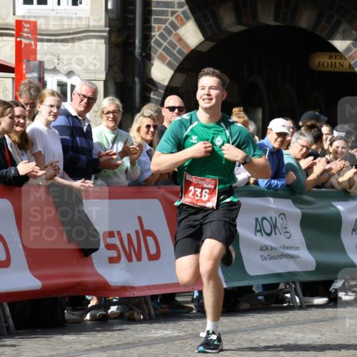 13.09.2026 - 21. swb-Marathon Bremen Strokosch-Dieckow http://msf.ph/oto/10298473 13.09.2026 12:43:11 Ziel 236 meine-sportfotos.de