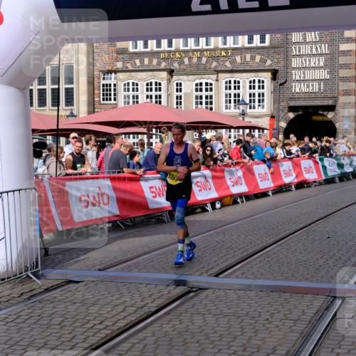 13.09.2026 - 21. swb-Marathon Bremen Tim E. http://msf.ph/oto/10298474 13.09.2026 10:35:59 Ziel 12289, 13558 meine-sportfotos.de