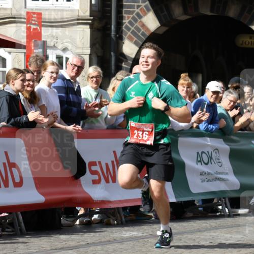 13.09.2026 - 21. swb-Marathon Bremen Strokosch-Dieckow http://msf.ph/oto/10298475 13.09.2026 12:43:11 Ziel 236 meine-sportfotos.de