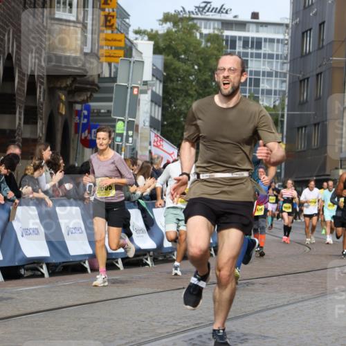 13.09.2026 - 21. swb-Marathon Bremen Strokosch-Dieckow http://msf.ph/oto/10298476 13.09.2026 10:50:01 Ziel 10709, 11007, 11092, 11183, 11717, 10876, 11111, 11128, 11178, 12240, 12269 meine-sportfotos.de