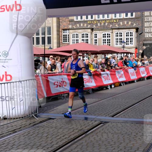 13.09.2026 - 21. swb-Marathon Bremen Tim E. http://msf.ph/oto/10298479 13.09.2026 10:35:59 Ziel 12289, 13558 meine-sportfotos.de