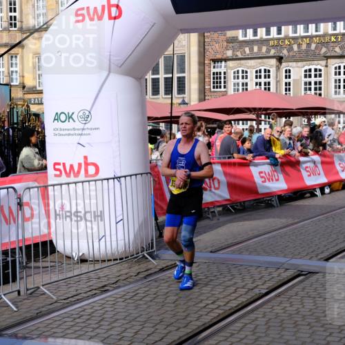 13.09.2026 - 21. swb-Marathon Bremen Tim E. http://msf.ph/oto/10298486 13.09.2026 10:36:00 Ziel 13558 meine-sportfotos.de