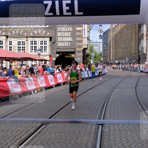 13.09.2026 - 21. swb-Marathon Bremen Tim E. http://msf.ph/oto/10298488 13.09.2026 10:36:15 Ziel 10244, 13534 meine-sportfotos.de