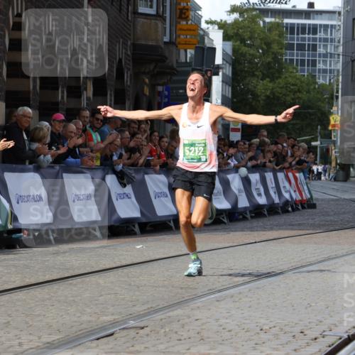 13.09.2026 - 21. swb-Marathon Bremen Strokosch-Dieckow http://msf.ph/oto/10298498 13.09.2026 12:43:40 Ziel 5212 meine-sportfotos.de