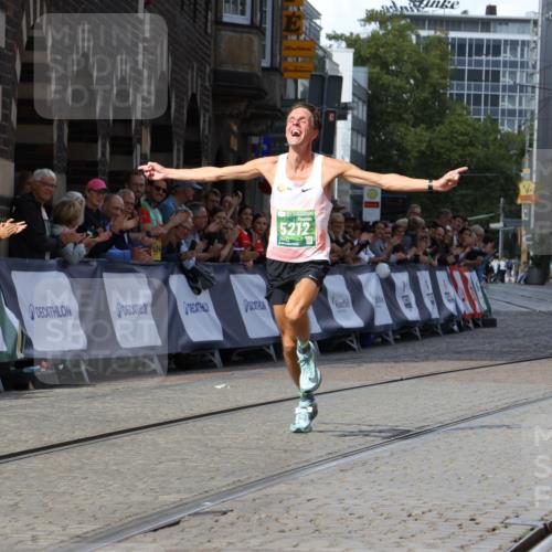 13.09.2026 - 21. swb-Marathon Bremen Strokosch-Dieckow http://msf.ph/oto/10298501 13.09.2026 12:43:40 Ziel 5212 meine-sportfotos.de