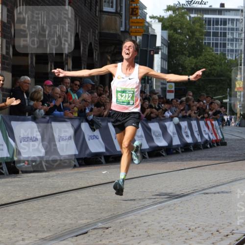 13.09.2026 - 21. swb-Marathon Bremen Strokosch-Dieckow http://msf.ph/oto/10298505 13.09.2026 12:43:40 Ziel 5212 meine-sportfotos.de