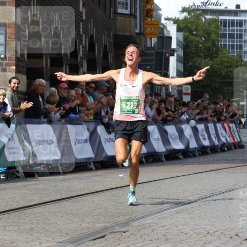 13.09.2026 - 21. swb-Marathon Bremen Strokosch-Dieckow http://msf.ph/oto/10298511 13.09.2026 12:43:40 Ziel 5212 meine-sportfotos.de