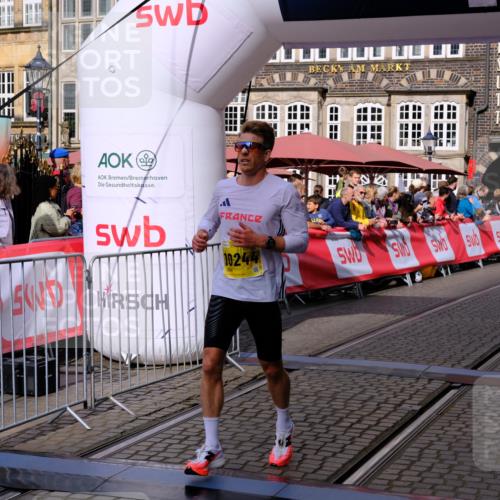 13.09.2026 - 21. swb-Marathon Bremen Tim E. http://msf.ph/oto/10298519 13.09.2026 10:36:21 Ziel 10244, 11067, 13534 meine-sportfotos.de
