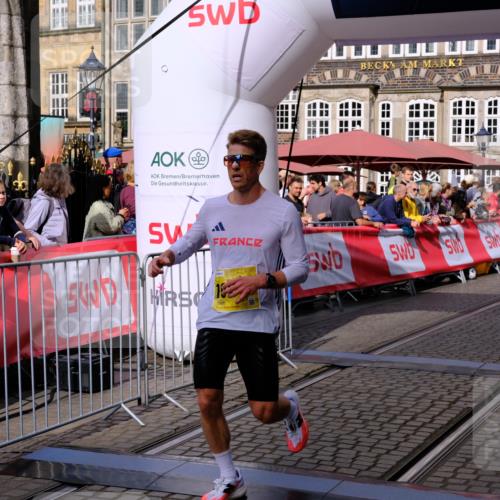 13.09.2026 - 21. swb-Marathon Bremen Tim E. http://msf.ph/oto/10298521 13.09.2026 10:36:21 Ziel 10244, 11067, 13534 meine-sportfotos.de