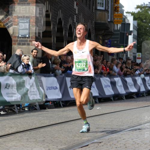 13.09.2026 - 21. swb-Marathon Bremen Strokosch-Dieckow http://msf.ph/oto/10298522 13.09.2026 12:43:41 Ziel  meine-sportfotos.de