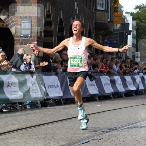 13.09.2026 - 21. swb-Marathon Bremen Strokosch-Dieckow http://msf.ph/oto/10298524 13.09.2026 12:43:41 Ziel  meine-sportfotos.de