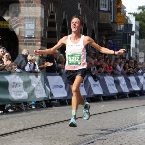 13.09.2026 - 21. swb-Marathon Bremen Strokosch-Dieckow http://msf.ph/oto/10298526 13.09.2026 12:43:41 Ziel  meine-sportfotos.de